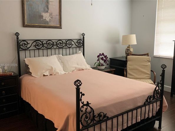 900 Colony Point Cir 305, Pembroke Pines FL 33026
