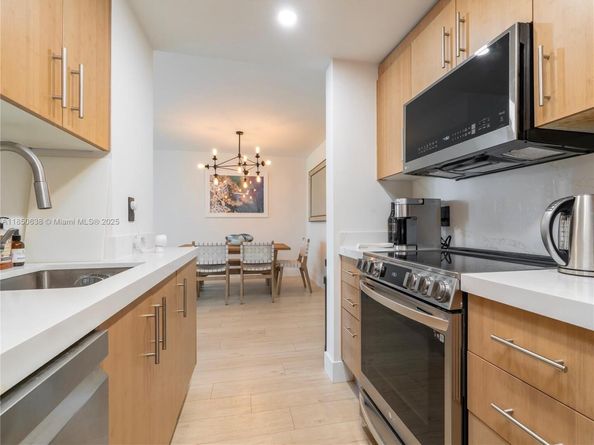 10275 Collins Ave 206, Bal Harbour FL 33154