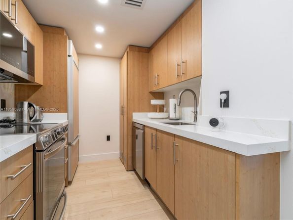 10275 Collins Ave 206, Bal Harbour FL 33154