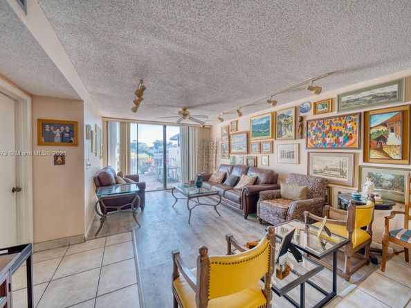 1207 SW 131st Place Cir W, Miami FL 33184