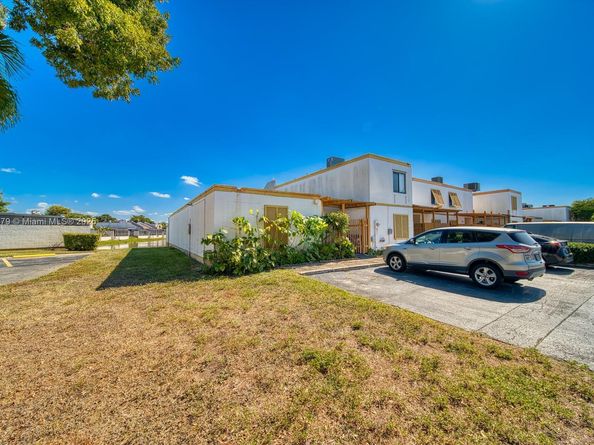 1207 SW 131st Place Cir W, Miami FL 33184