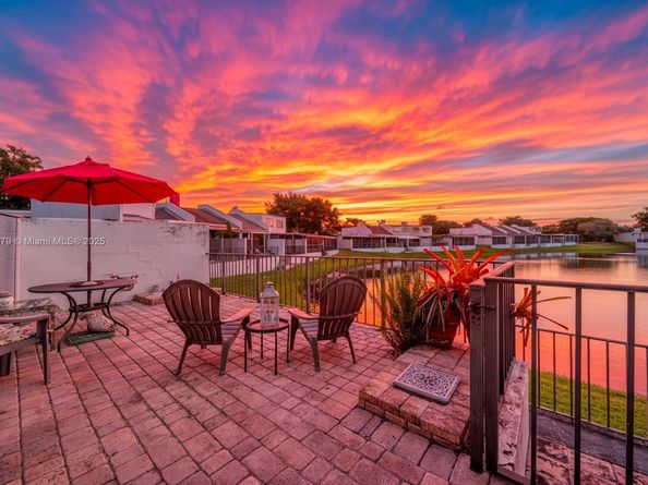 1207 SW 131st Place Cir W, Miami FL 33184