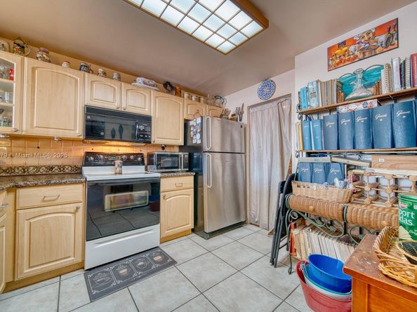 1207 SW 131st Place Cir W, Miami FL 33184