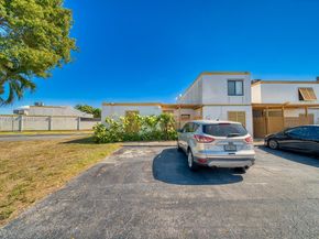 1207 SW 131st Place Cir W, Miami FL 33184