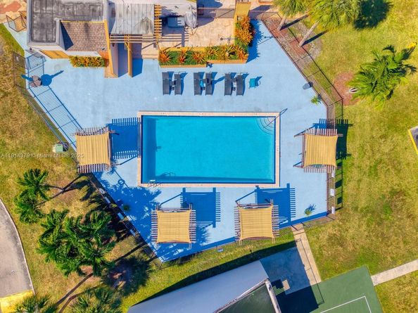1207 SW 131st Place Cir W, Miami FL 33184