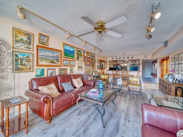 1207 SW 131st Place Cir W, Miami FL 33184