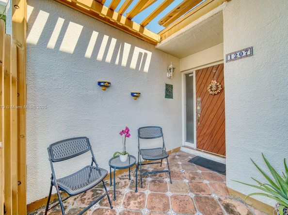1207 SW 131st Place Cir W, Miami FL 33184
