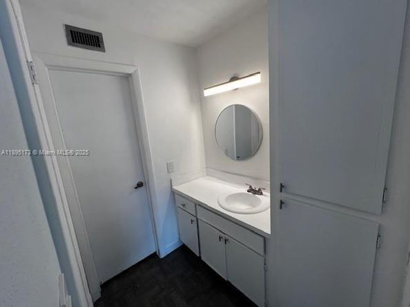 677 SW 9th Ave 205, Miami FL 33130