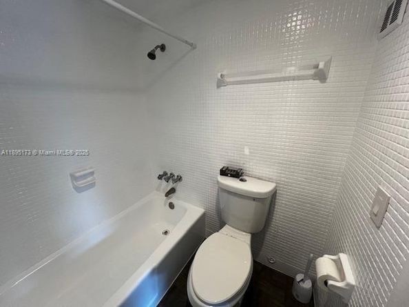 677 SW 9th Ave 205, Miami FL 33130