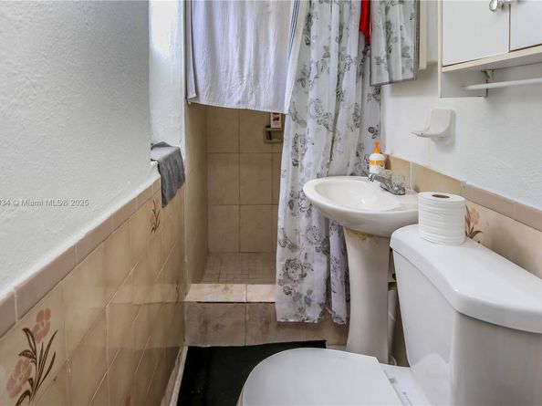 190 W 33rd St, Hialeah FL 33012