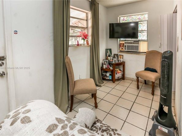 190 W 33rd St, Hialeah FL 33012