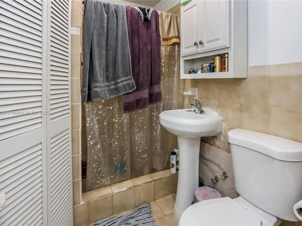 190 W 33rd St, Hialeah FL 33012