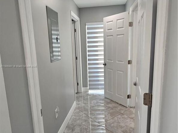 4651 SW 19th St, Fort Lauderdale FL 33317