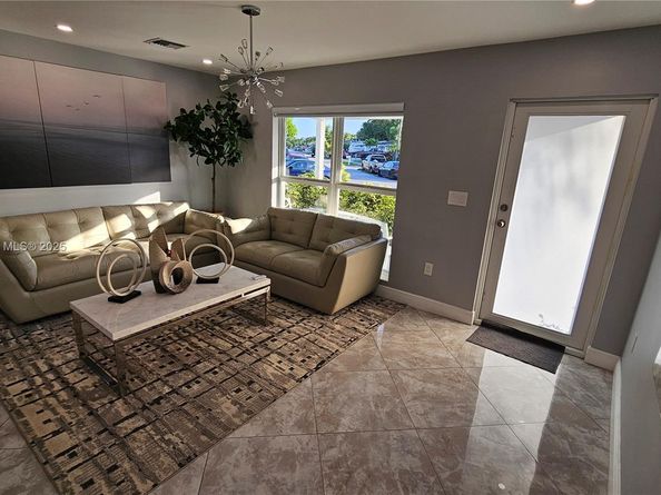 4651 SW 19th St, Fort Lauderdale FL 33317