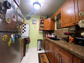 2412 NW 39th Way 101, Lauderdale Lakes FL 33311