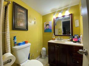 2412 NW 39th Way 101, Lauderdale Lakes FL 33311