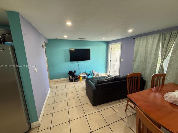 1299 NE 40th Ct, Oakland Park FL 33334