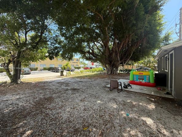 1299 NE 40th Ct, Oakland Park FL 33334