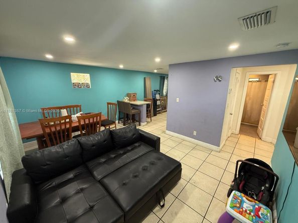 1299 NE 40th Ct, Oakland Park FL 33334