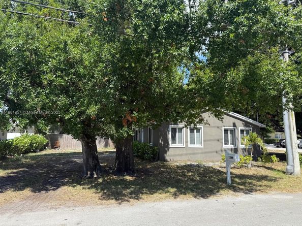 1299 NE 40th Ct, Oakland Park FL 33334