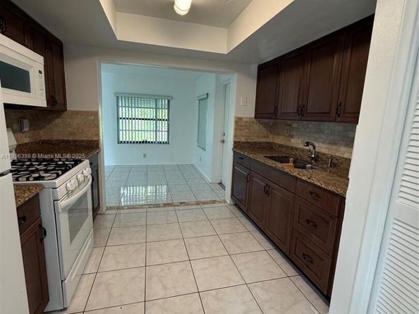 2161 NW 73rd Ave, Sunrise FL 33313