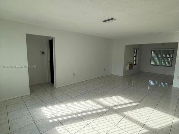 2161 NW 73rd Ave, Sunrise FL 33313