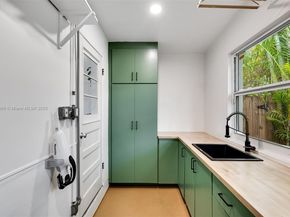 244 NW 44th St, Miami FL 33127