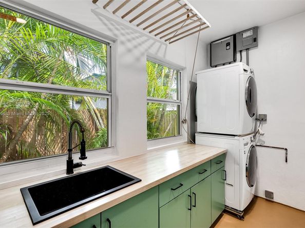 244 NW 44th St, Miami FL 33127
