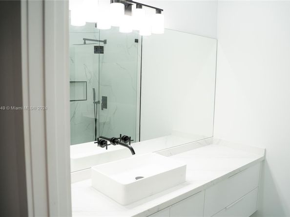 10996 NW 58th Ter, Doral FL 33178