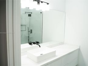 10996 NW 58th Ter, Doral FL 33178