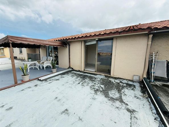 2669 W 52nd St 12, Hialeah FL 33016