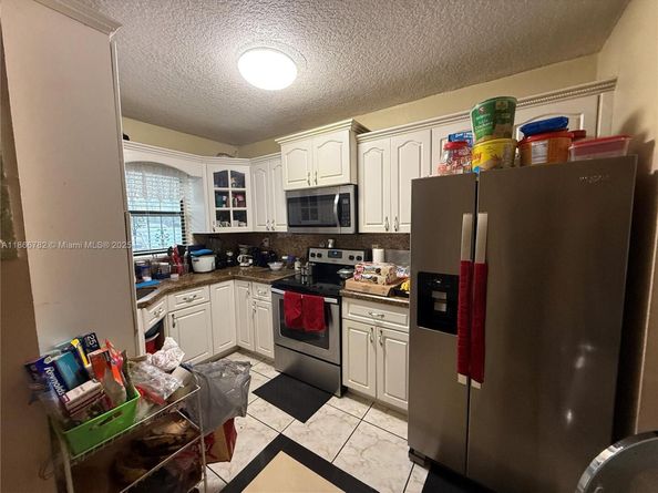 2669 W 52nd St 12, Hialeah FL 33016