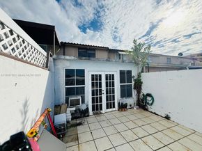 2669 W 52nd St 12, Hialeah FL 33016