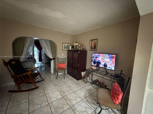 2669 W 52nd St 12, Hialeah FL 33016