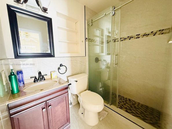 2669 W 52nd St 12, Hialeah FL 33016