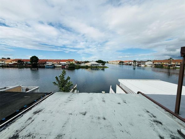 2669 W 52nd St 12, Hialeah FL 33016
