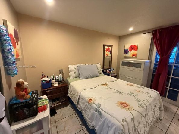 2669 W 52nd St 12, Hialeah FL 33016