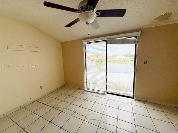 2669 W 52nd St 12, Hialeah FL 33016