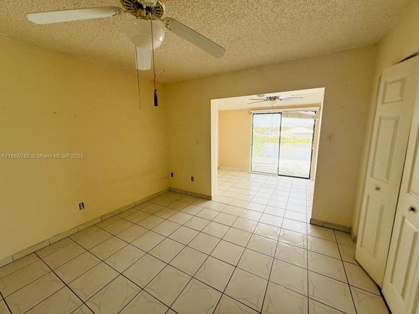 2669 W 52nd St 12, Hialeah FL 33016
