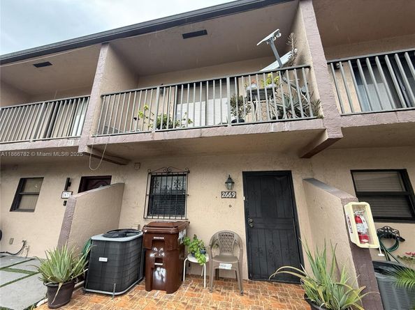 2669 W 52nd St 12, Hialeah FL 33016