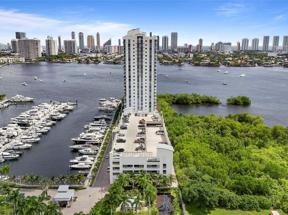 17111 Biscayne Blvd 401, North Miami Beach FL 33160