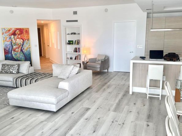 17111 Biscayne Blvd 401, North Miami Beach FL 33160