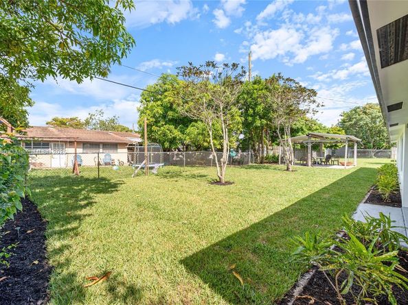 600 SW 64th Pkwy, Pembroke Pines FL 33023