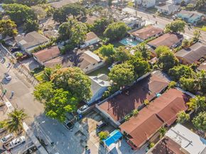 2142 NW 33rd St, Miami FL 33142