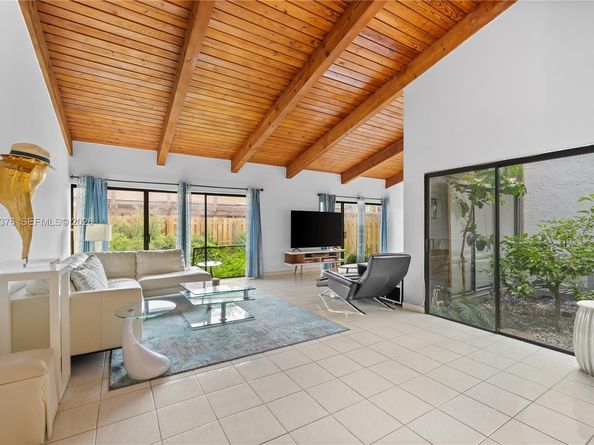 2679 S Parkview Dr, Hallandale Beach FL 33009