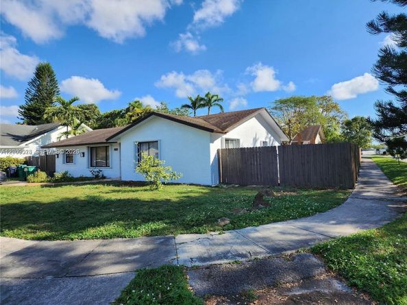 9825 SW 132nd Ct, Miami FL 33186