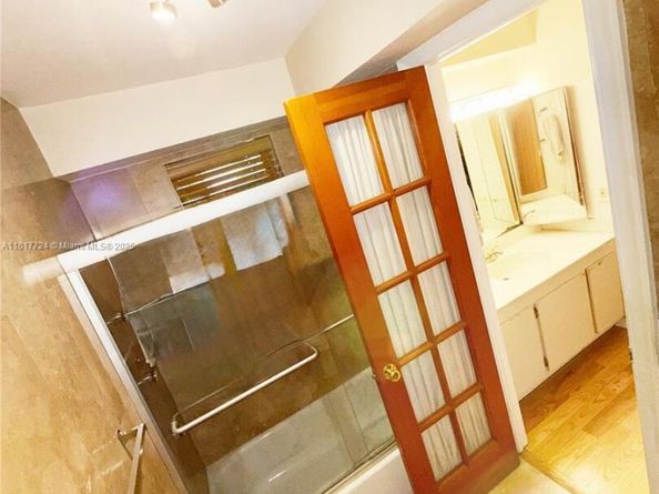 555 NE 30 st 201, Miami FL 33137