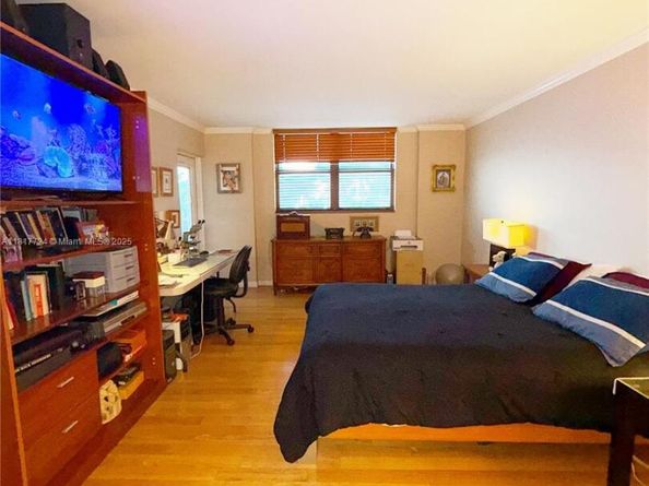 555 NE 30 st 201, Miami FL 33137