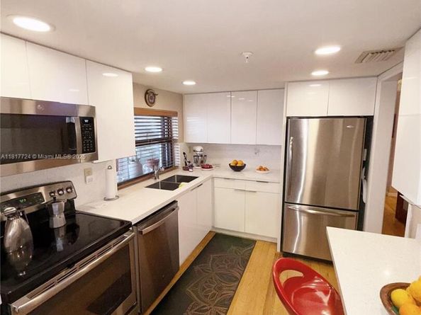 555 NE 30 st 201, Miami FL 33137