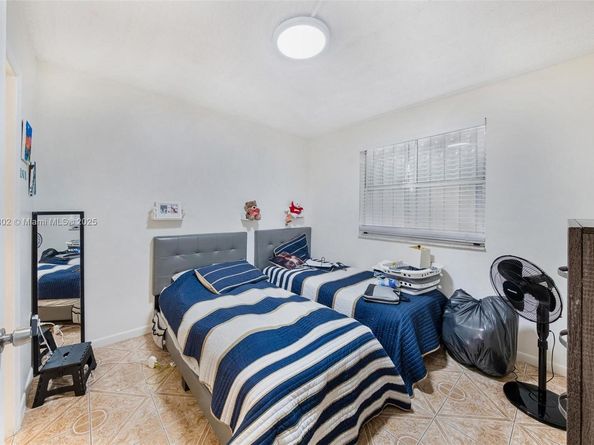 1178 NW 123rd Pl 1210, Miami FL 33182